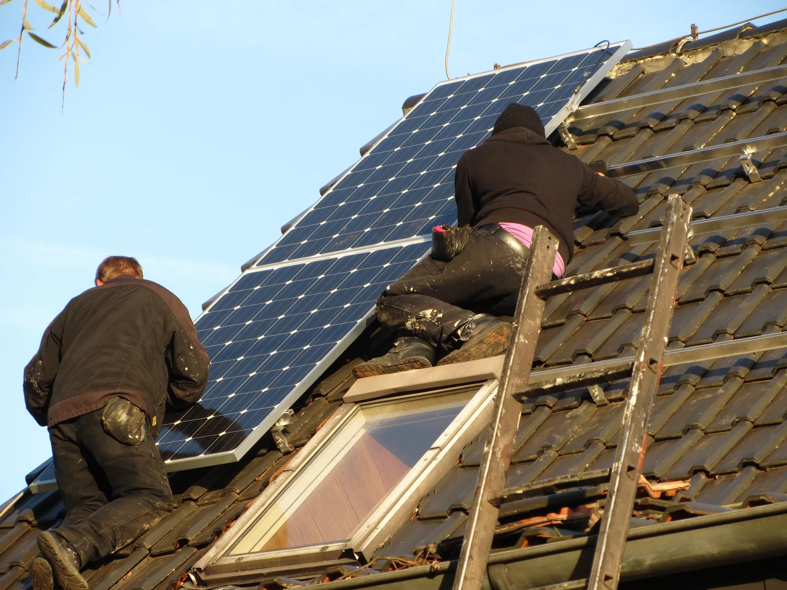 So läuft die Installation einer Aufdach-PV-Anlage wirklich ab