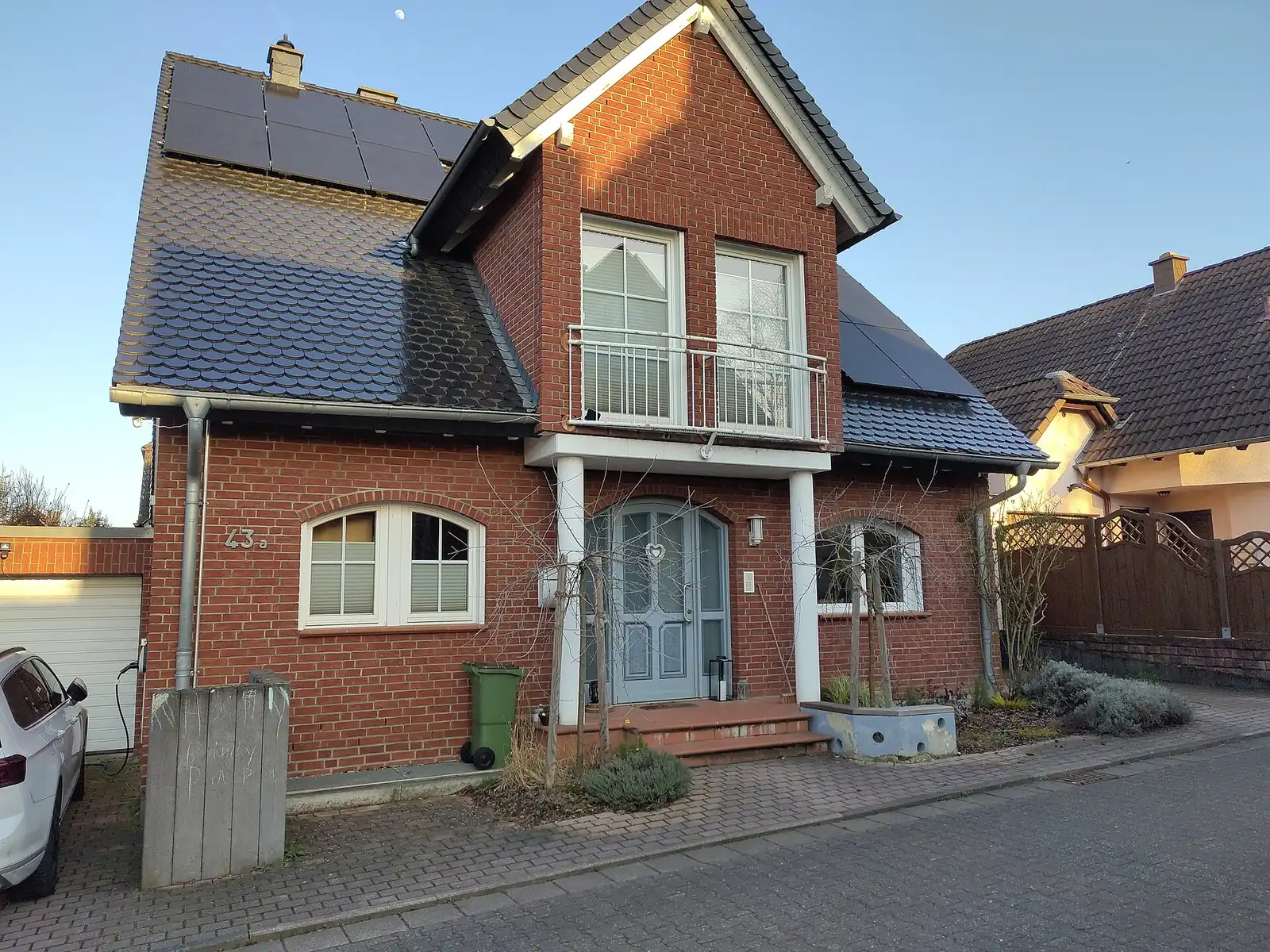 Photovoltaik-Kosten fürs Einfamilienhaus: Was passt zu deinem Dach?